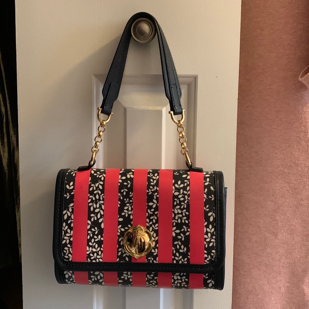 Draper James printed lady clutch purse with strap. Used once.